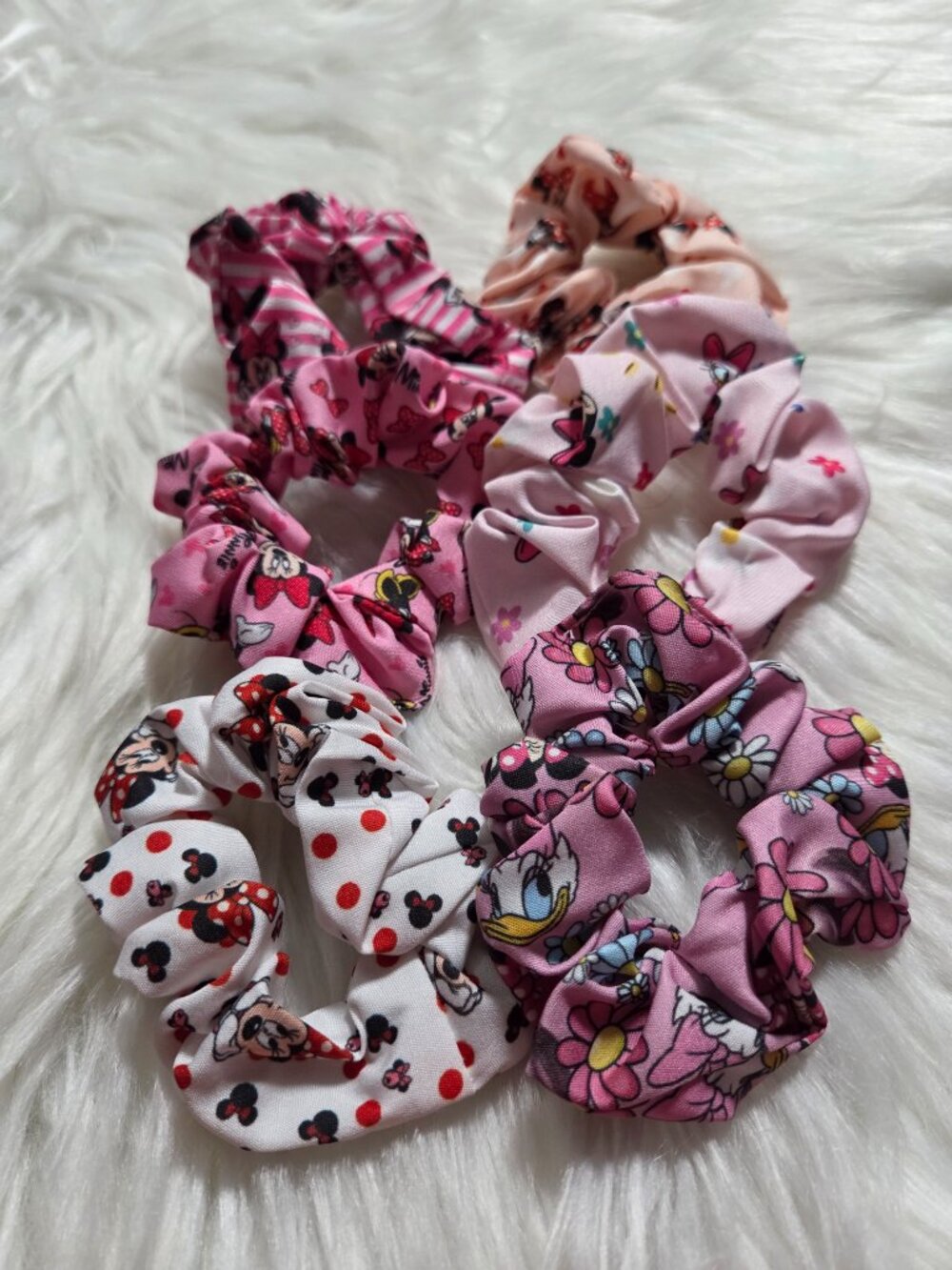 Minnie Mouse & Daisy Duck Scrunchie Set - Picture 2 of 5
